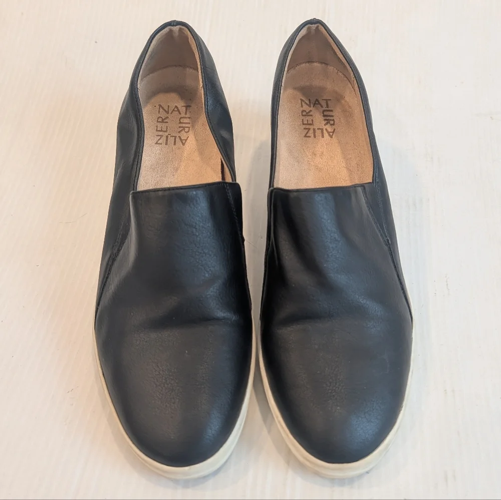 NATURALIZER Sandra Black Leather Women's Slip-on Wedge Loafers Size 8.5